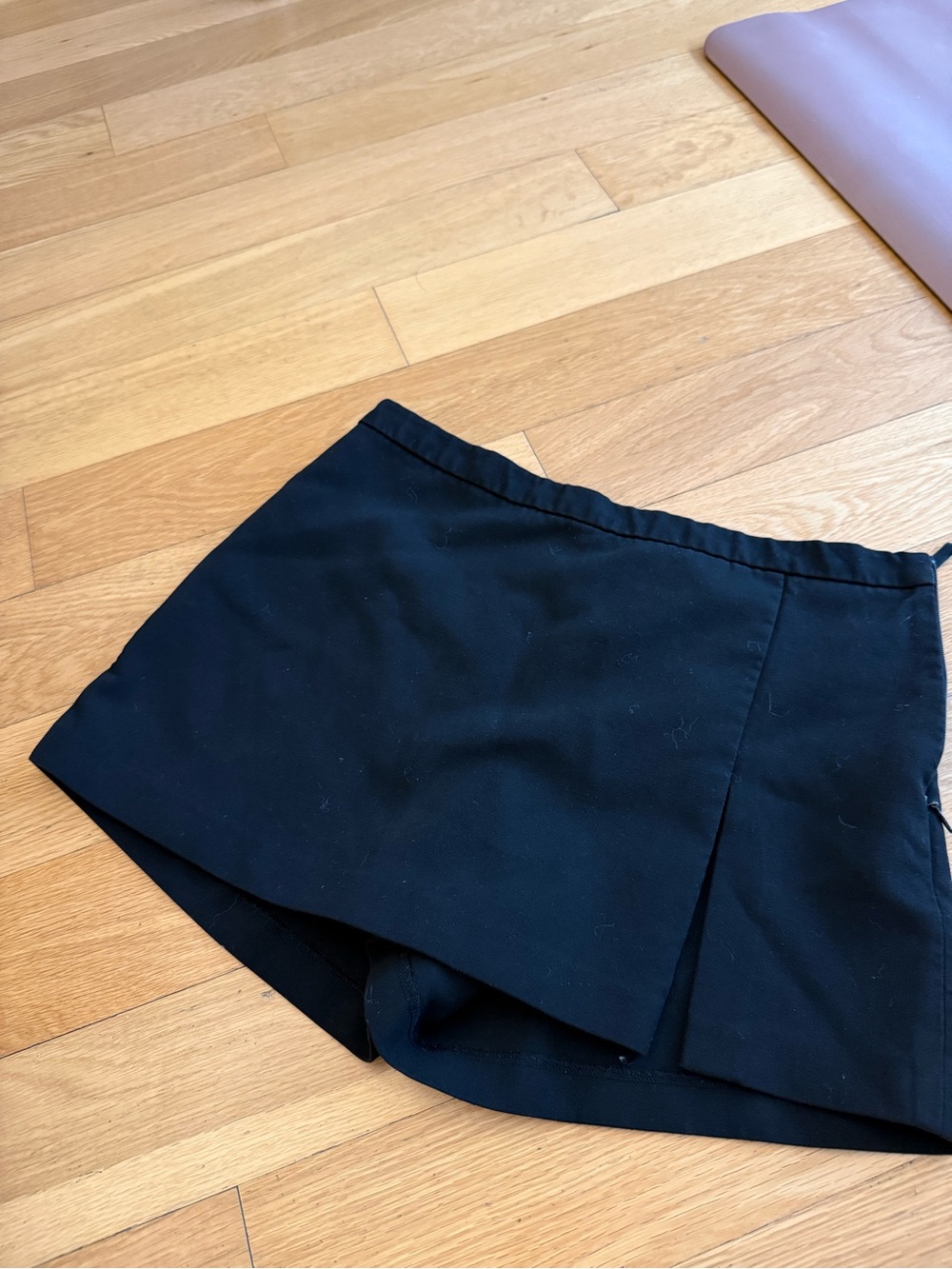 ARITZIA Babaton Black Women's Mid Rise Mini Skort - Size 2